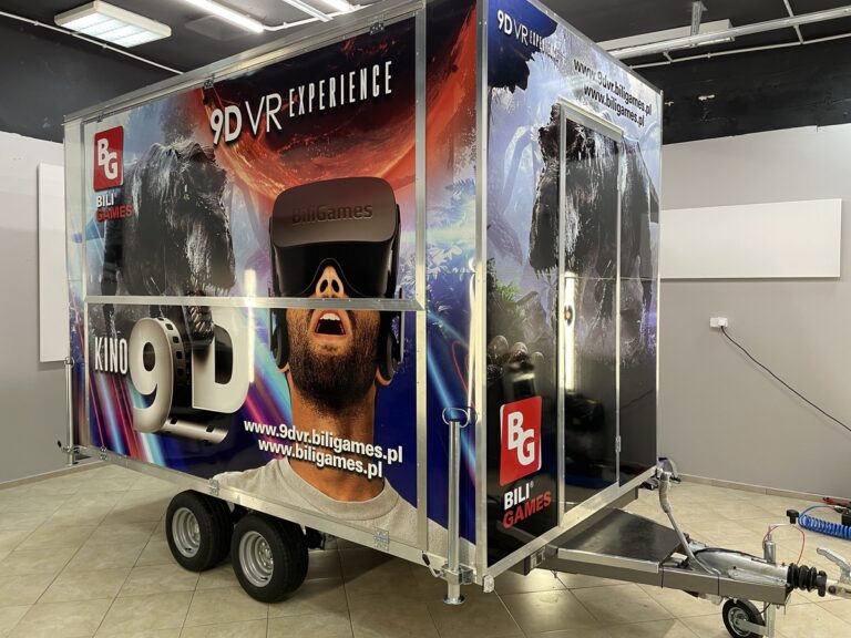 Przyczepa eventowa z pełnym oklejeniem reklamowym