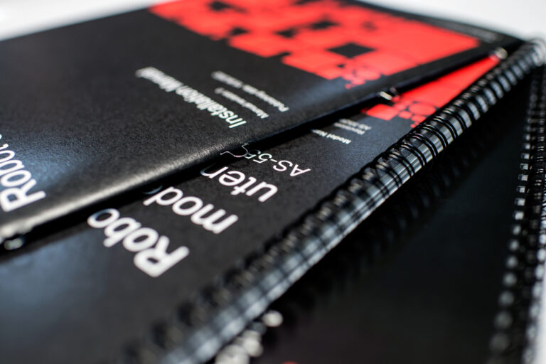 Katalog techniczny z okładką wykonaną w druku przemysłowym