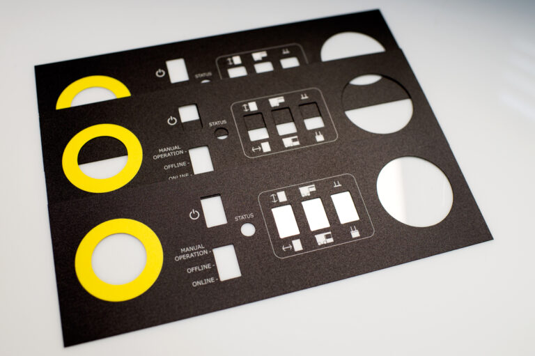 Panel przedni z nadrukiem i miejscami na przyciski sterujące