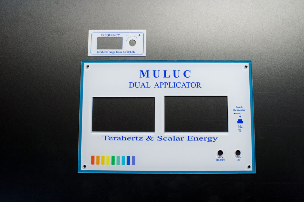 Panel elektroniczny z wyświetlaczem i nadrukiem identyfikacyjnym