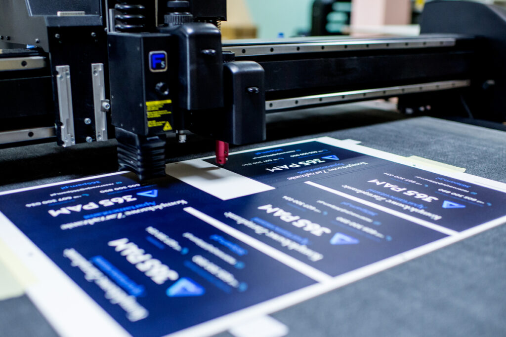 Ploter drukujący oznaczenia techniczne i etykiety przemysłowe